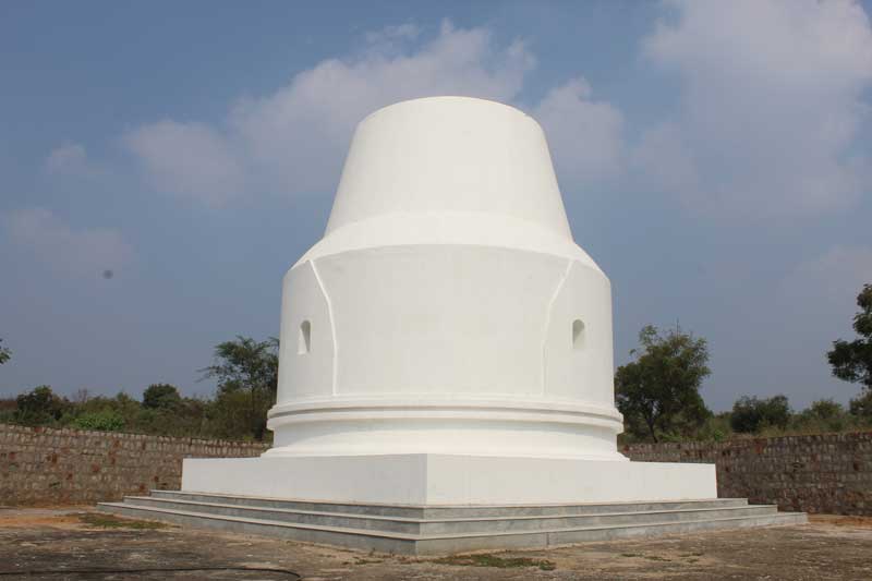 Dhamek stupa, Sarnath (Uttar Pradesh, India)